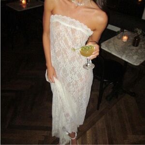 Sz 4 WEWOREWHAT STRAPLESS LACE MAXI DRESS